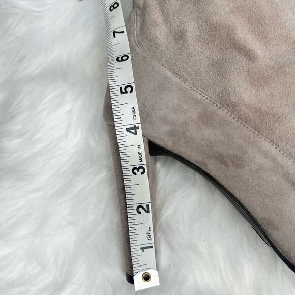 Women’s Stuart Weitzman Mitten Booties Size 10 - Picture 9 of 9